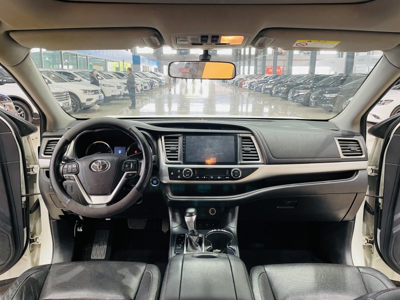 武汉16年丰田汉兰达2