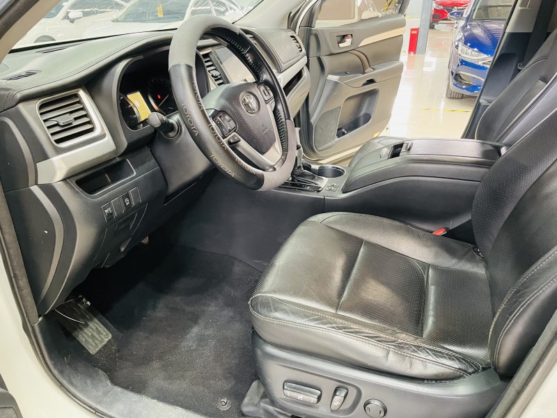 武汉16年丰田汉兰达1