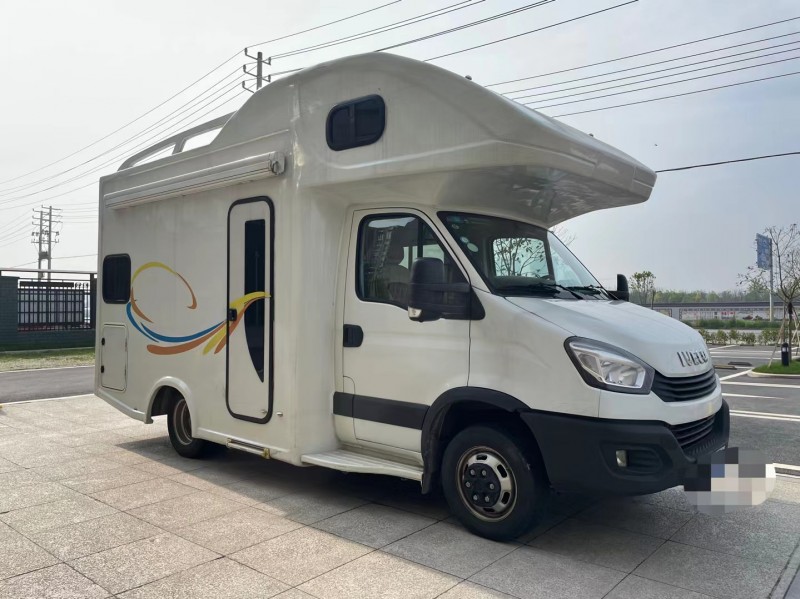 邢台19年依维柯房车3