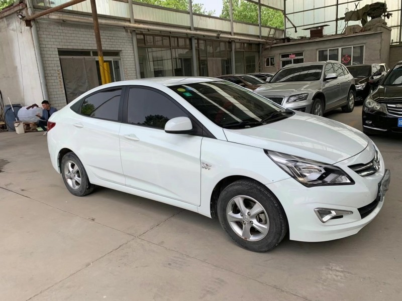 保定15年现代瑞纳2