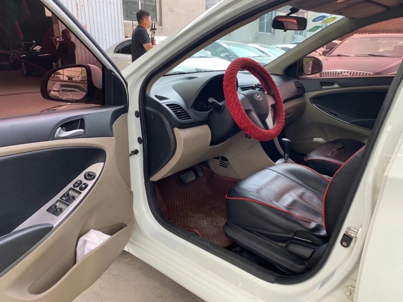 保定15年现代瑞纳8