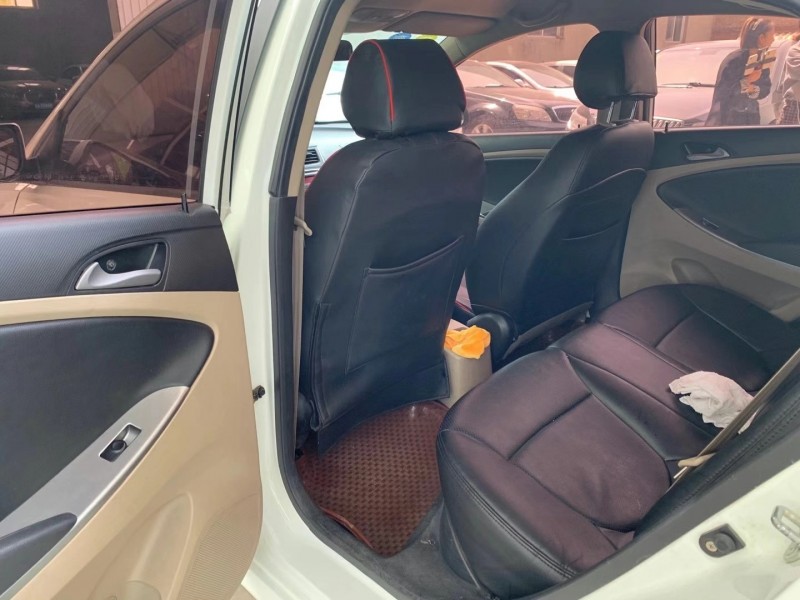 保定15年现代瑞纳9