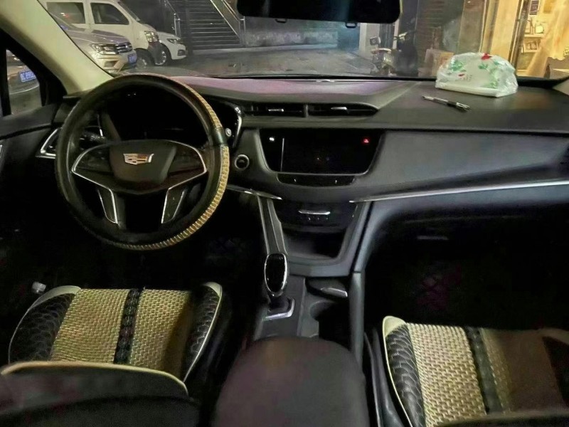 重慶16年凱迪拉克XT53