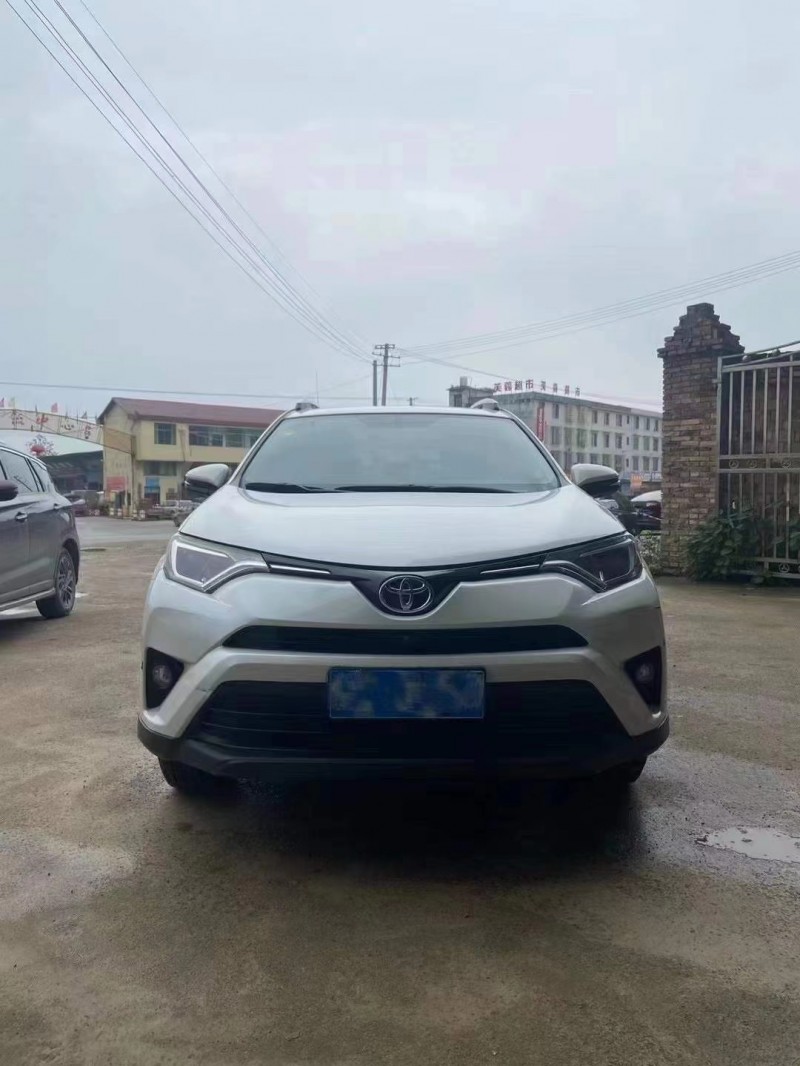 長沙16年豐田RAV4榮放1