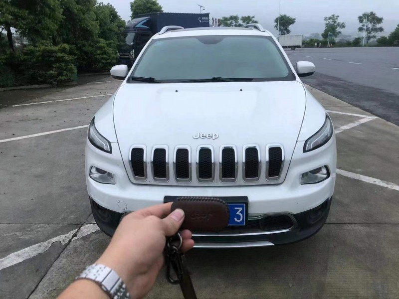 長沙17年Jeep自由光1