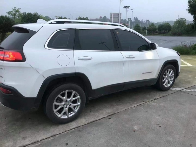 長沙17年Jeep自由光7
