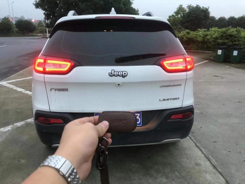 長沙17年Jeep自由光8