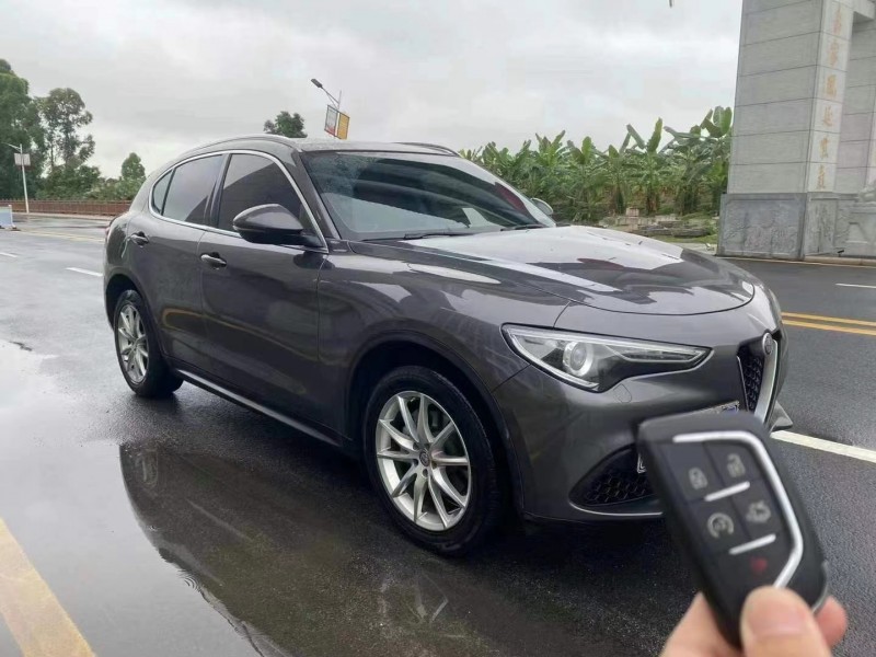 广州18年阿尔法·罗密欧Stelvio3