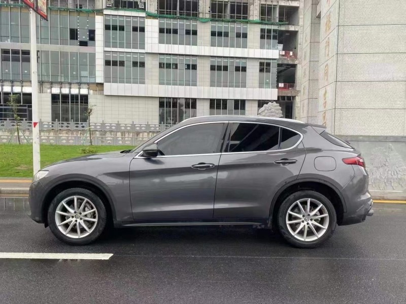 广州18年阿尔法·罗密欧Stelvio8