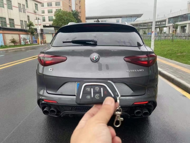 广州18年阿尔法·罗密欧Stelvio9