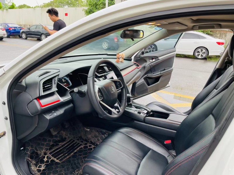 东莞17年本田思域3