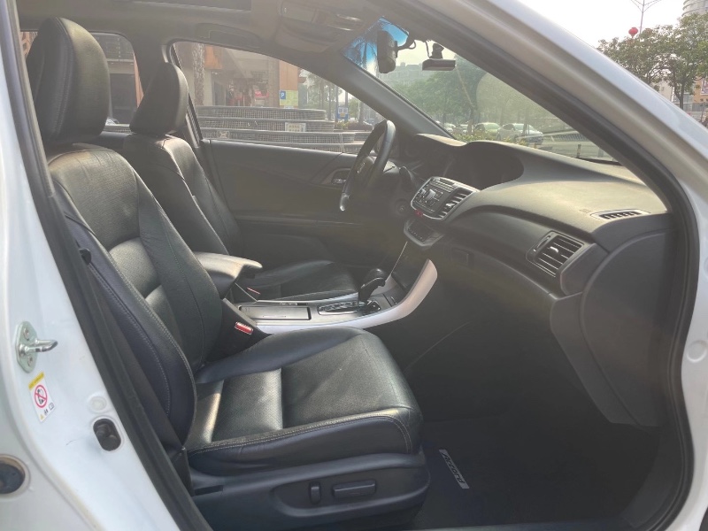 佛山13年本田雅阁3