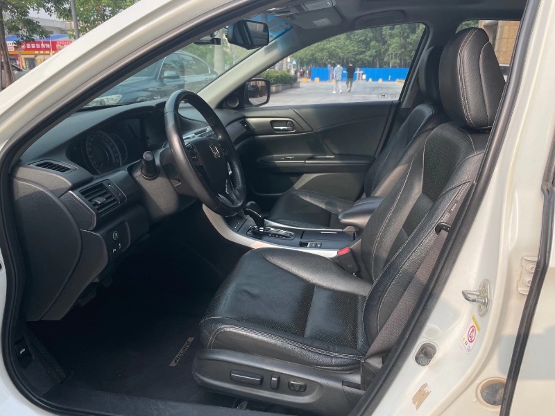 佛山13年本田雅阁5