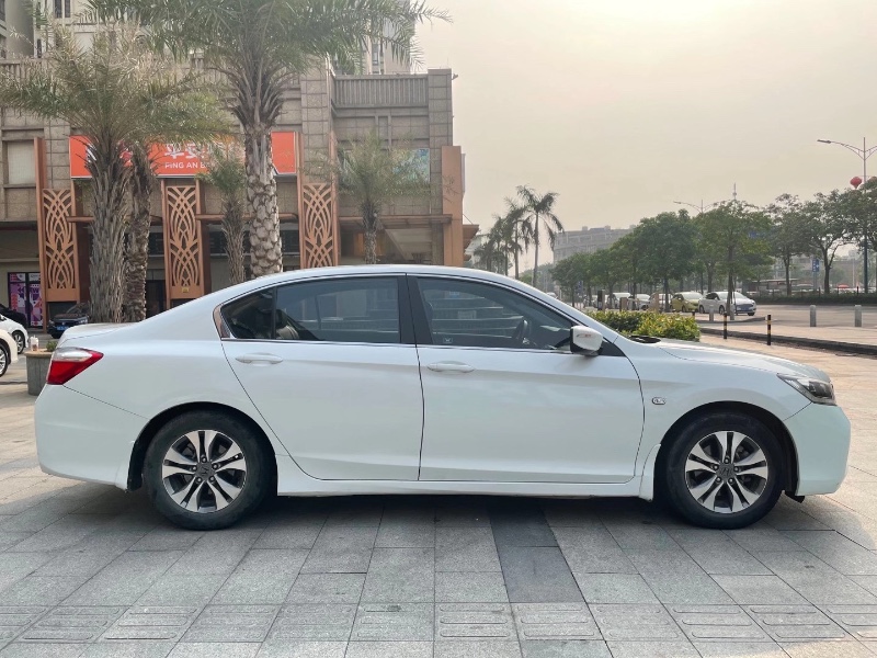 佛山13年本田雅阁1