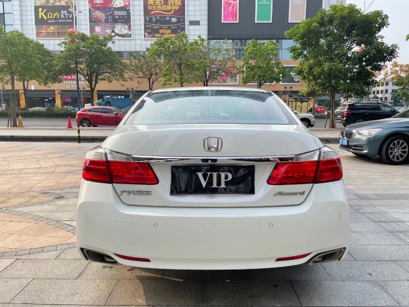 佛山13年本田雅阁2