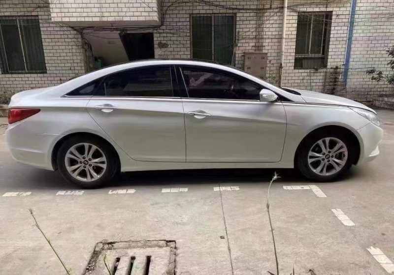 成都12年现代索纳塔八2