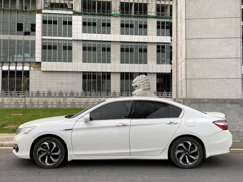 广州17年本田雅阁4