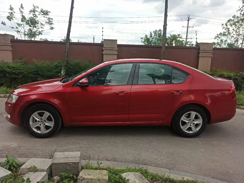 成都19年别克GL81