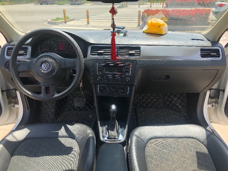 枣庄15年大众桑塔纳9