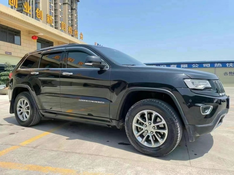 武漢16年Jeep大切諾基2