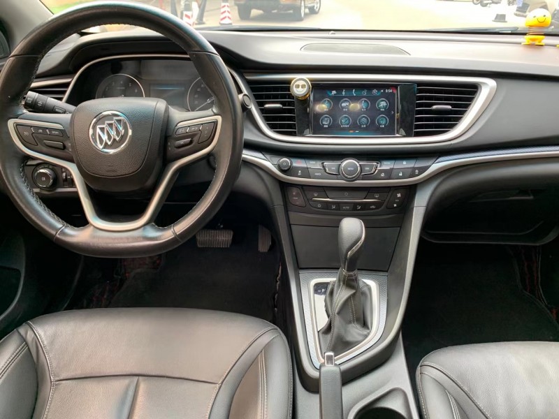 中山19年别克英朗8