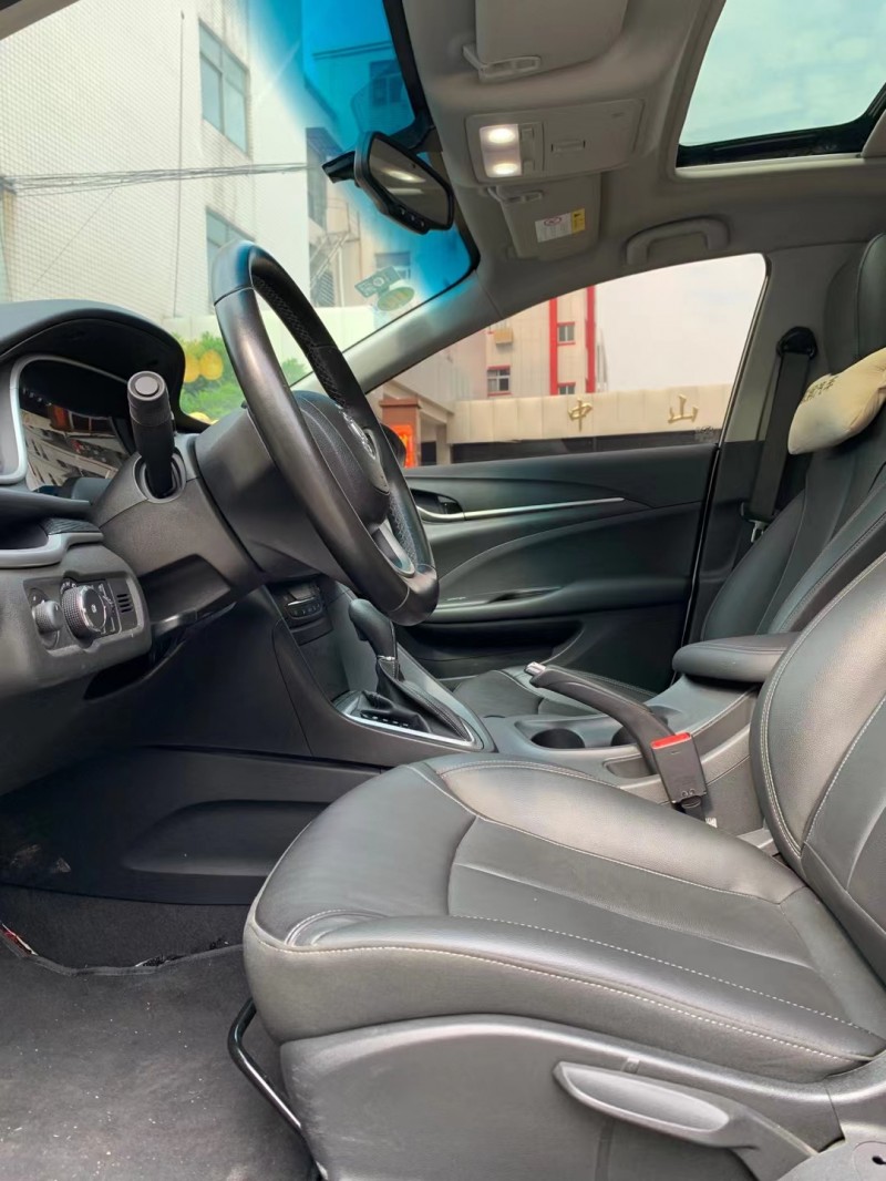 中山19年别克英朗9