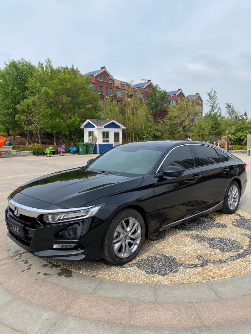 青岛20年本田雅阁2