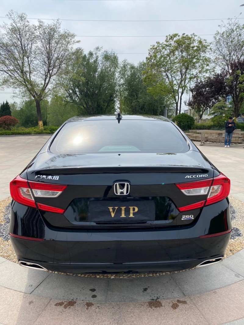 青岛20年本田雅阁7