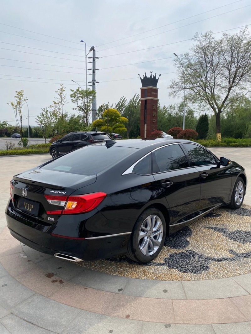 青岛20年本田雅阁8