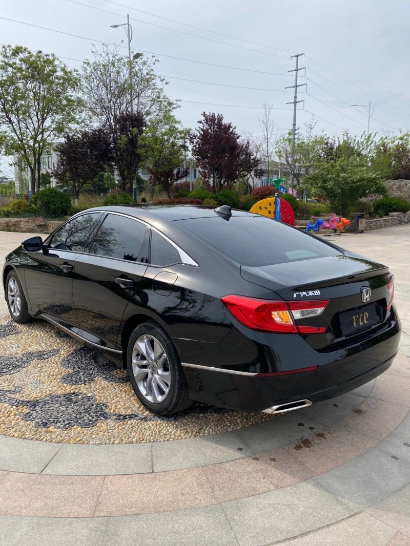 青岛20年本田雅阁9