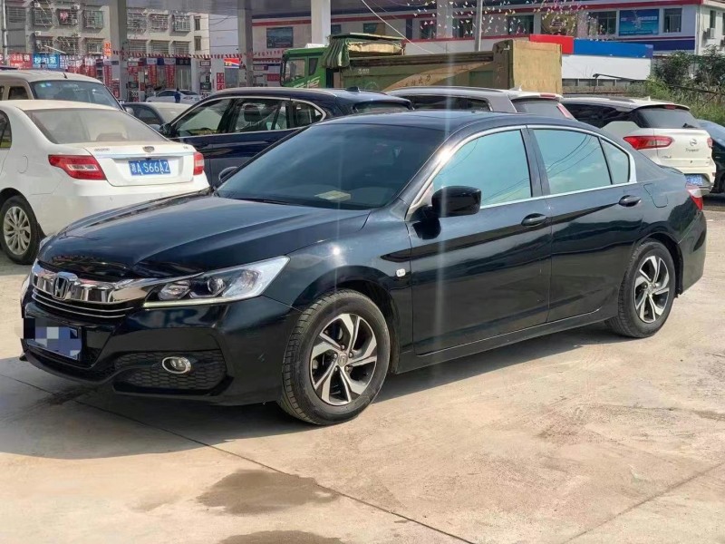 益阳16年本田雅阁3