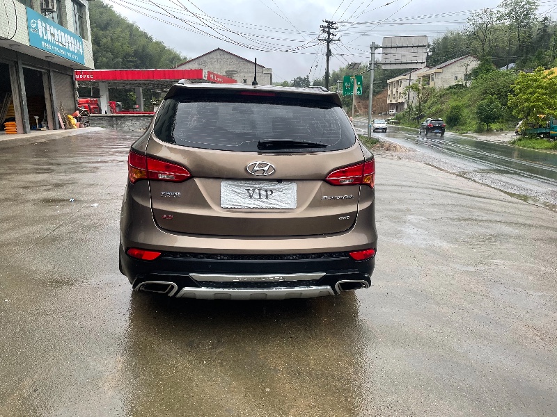 益阳13年现代全新胜达2