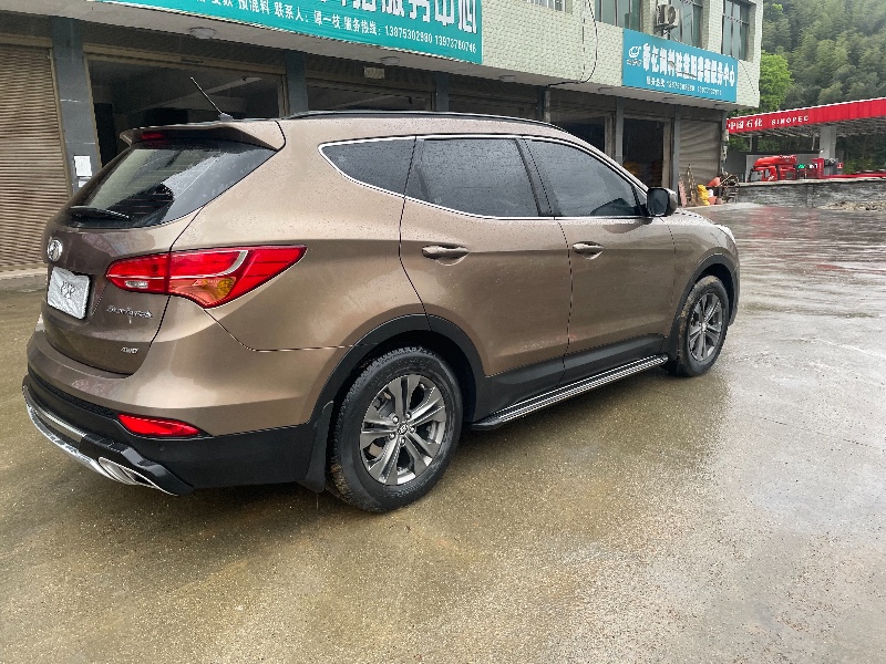 益阳13年现代全新胜达4