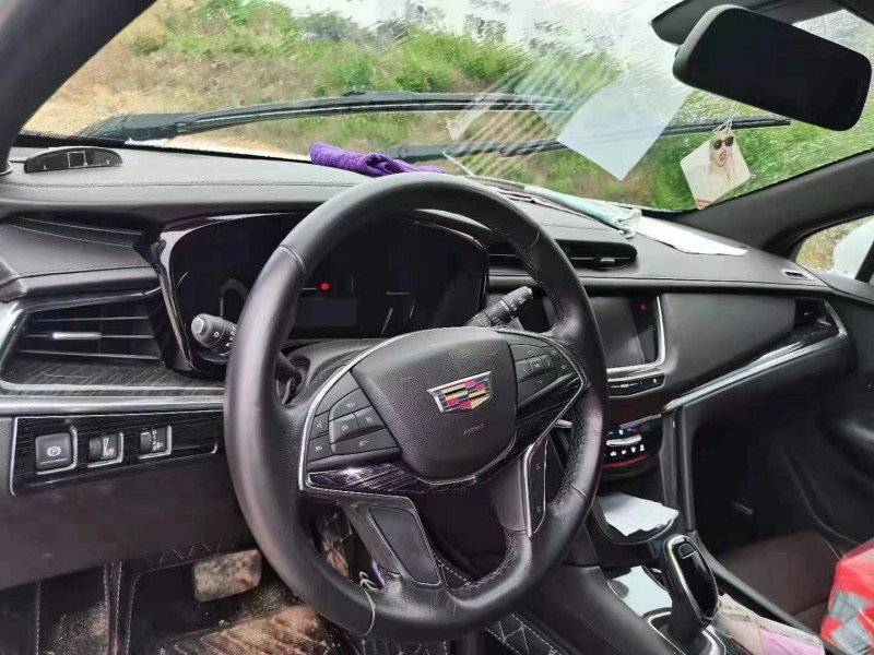 紹興18年凱迪拉克XT55