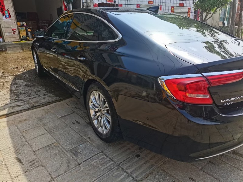 武汉16年别克君越7