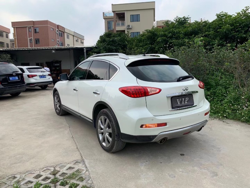 佛山17年英菲尼迪QX503