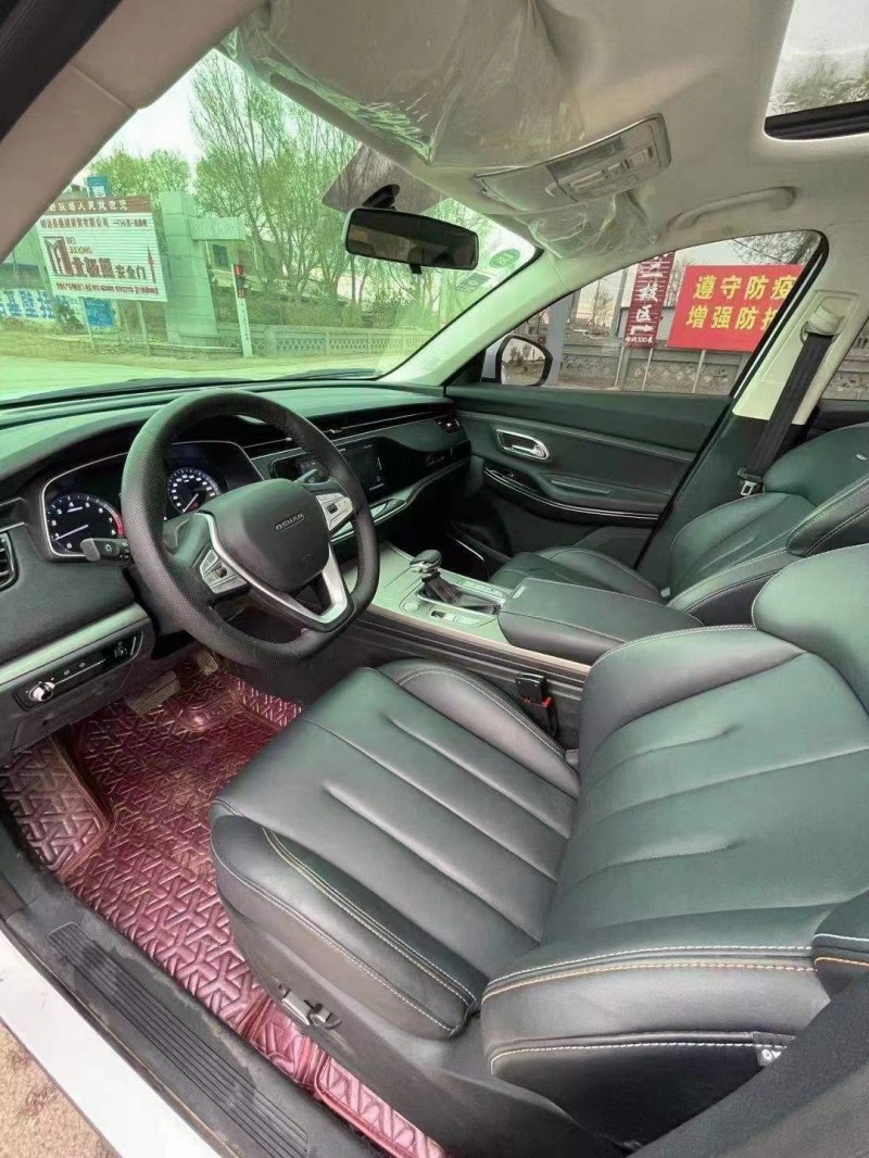西安20年長安汽車歐尚8