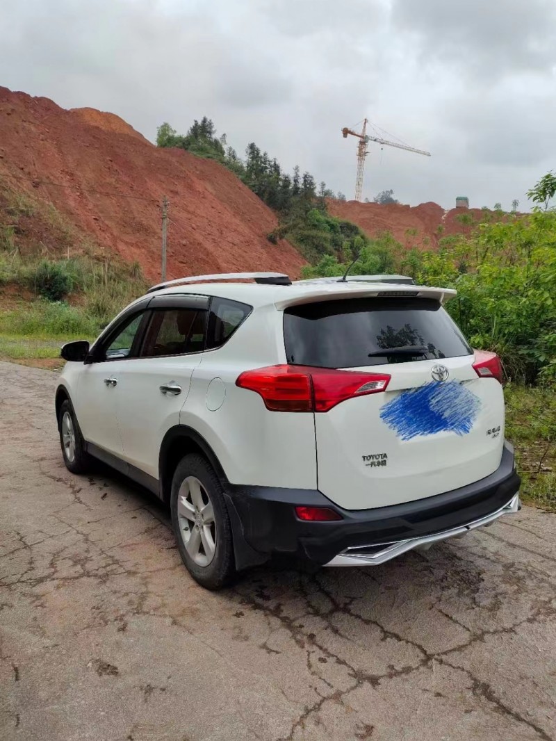 武汉14年丰田RAV43