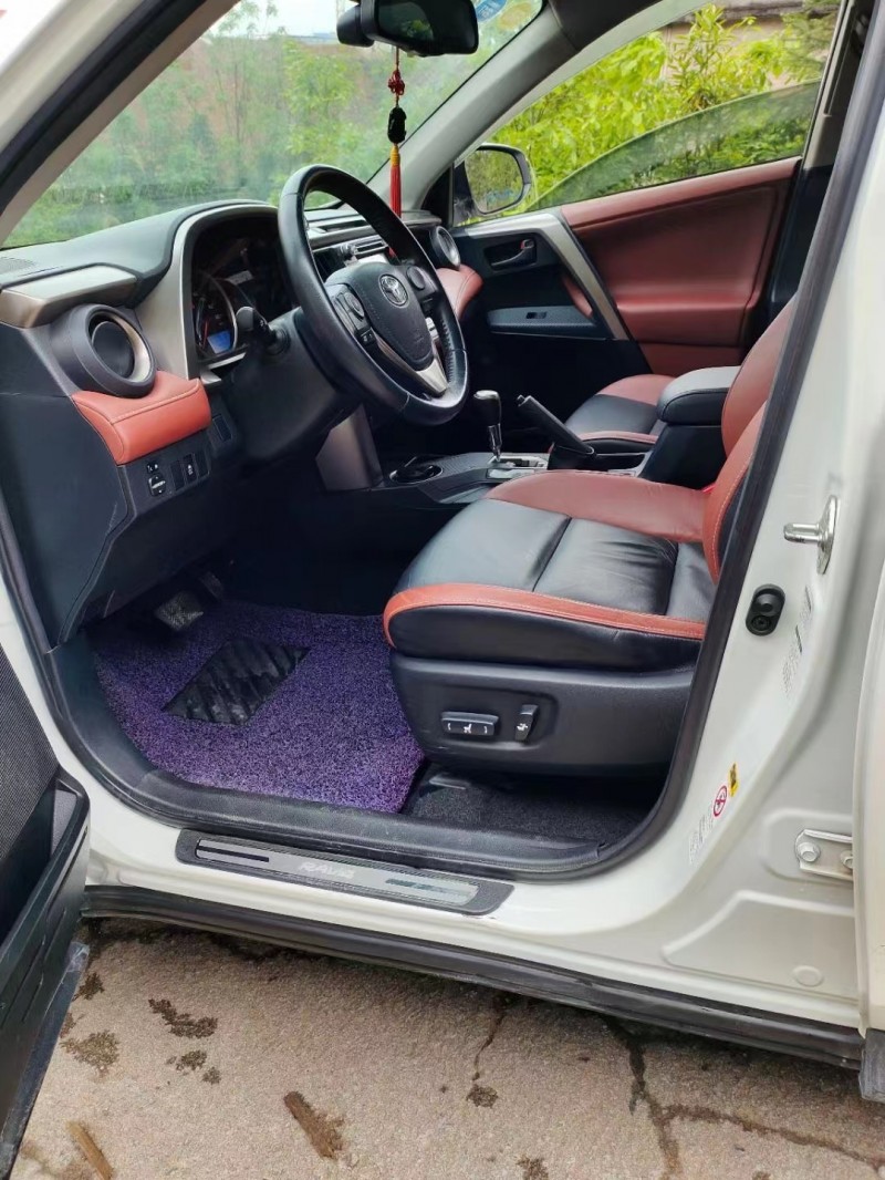 武汉14年丰田RAV45