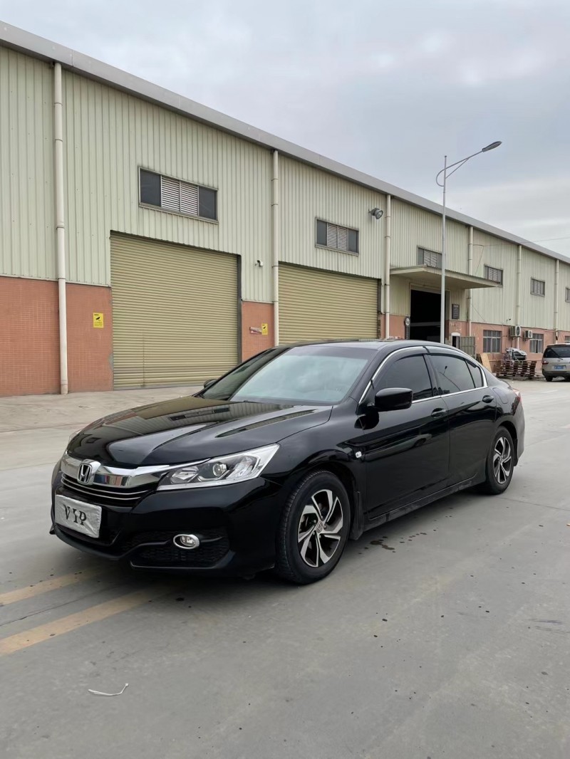 东莞17年本田雅阁3