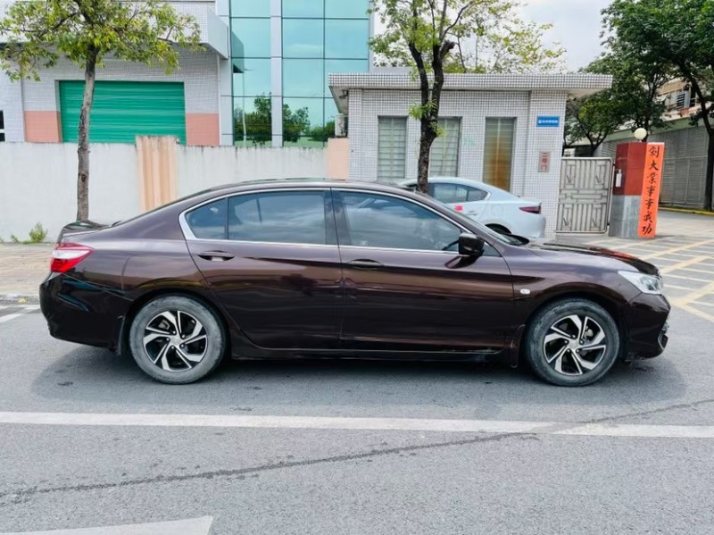 东莞16年本田雅阁3