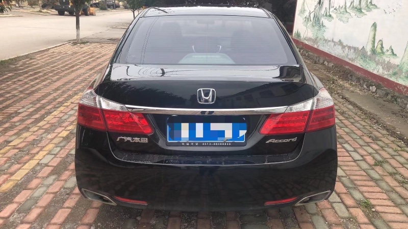 青岛15年本田雅阁3