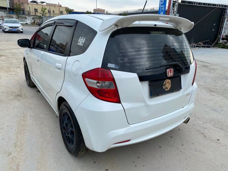 广州13年本田飞度7