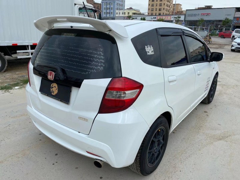 广州13年本田飞度9