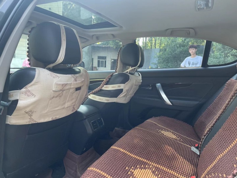 成都15年长安汽车睿骋5