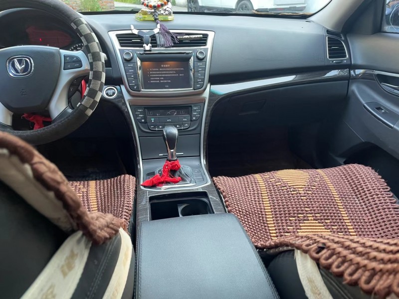 成都15年长安汽车睿骋4