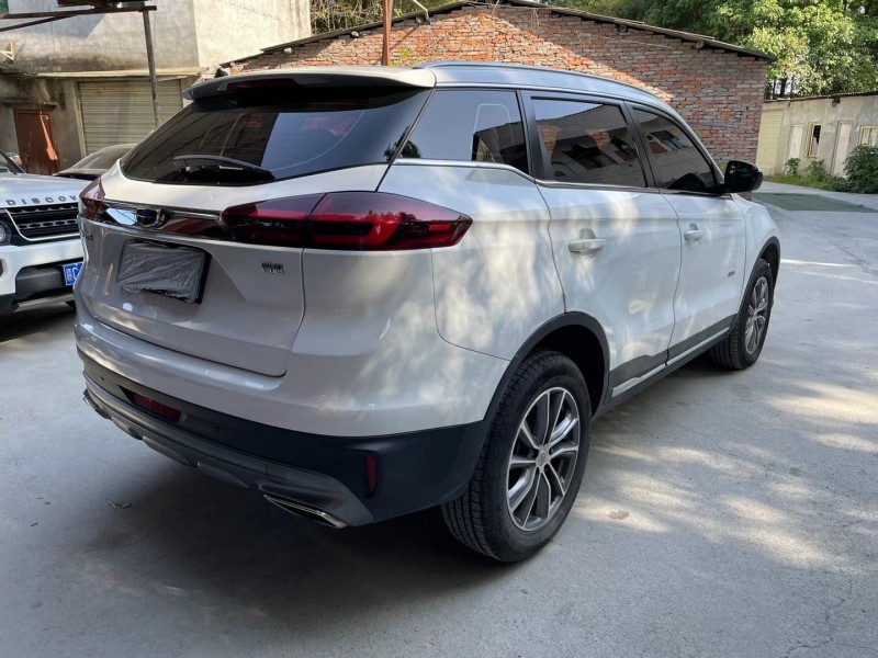 成都18年吉利博越2