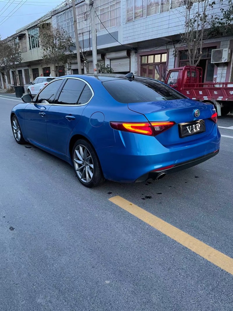 徐州17年阿尔法·罗密欧Giulia7