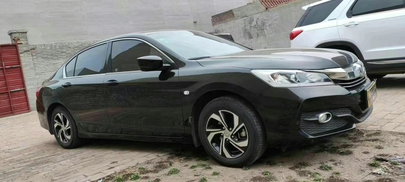 邢台17年本田雅阁8