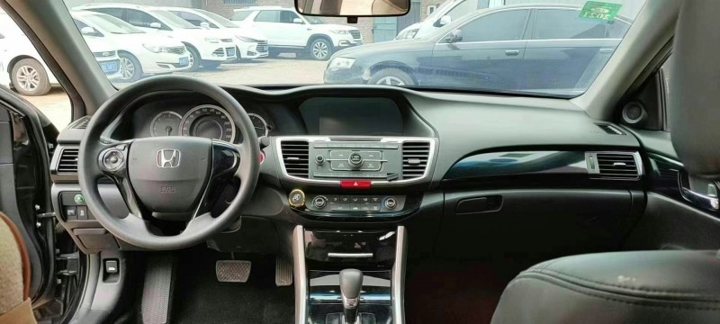 邢台17年本田雅阁6